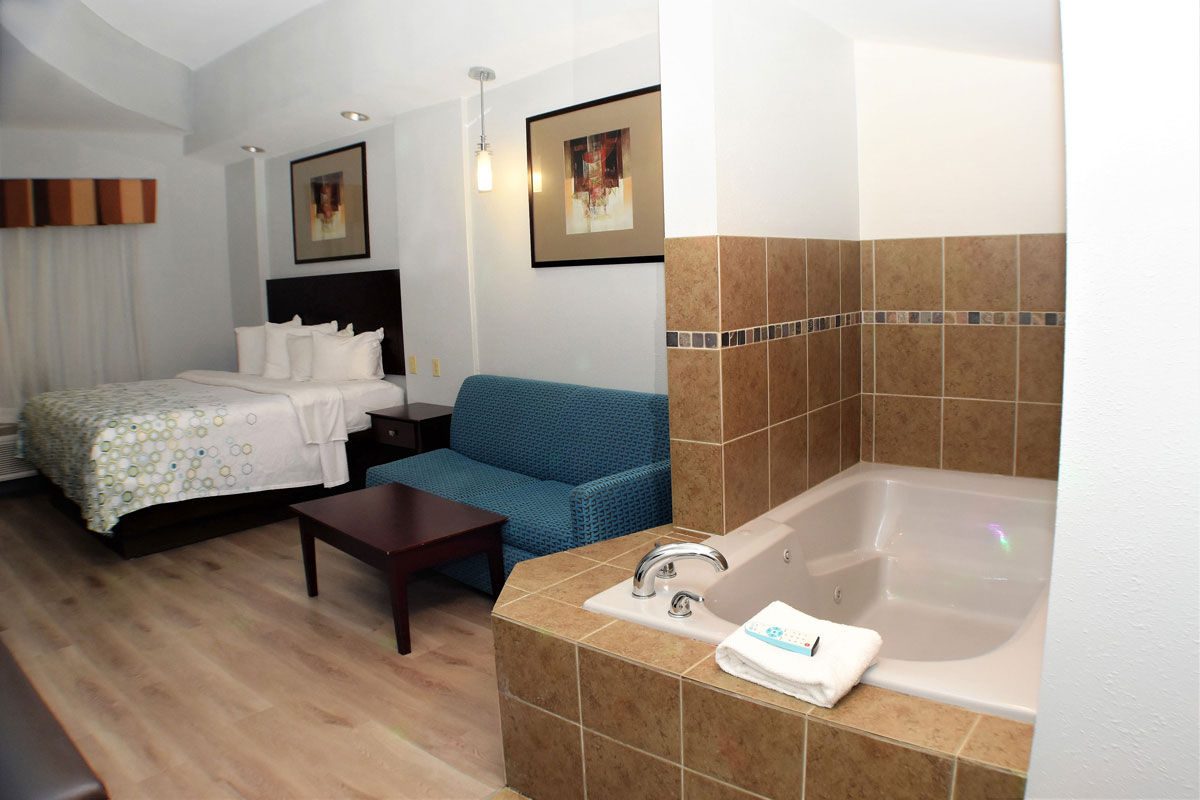 1 King Bed, Corner room, In-room Whirlpool Suite - The LEO Collection  Detroit